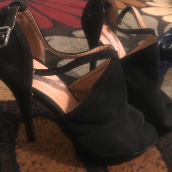 Shoes - Picture 5 of 7